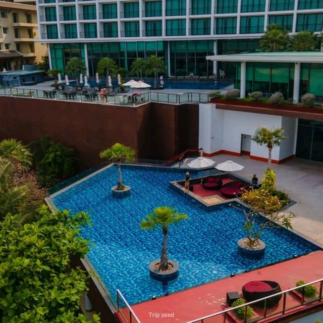 โรงแรมวิวทะเล สระว่ายน้ำสองสระ พัทยา