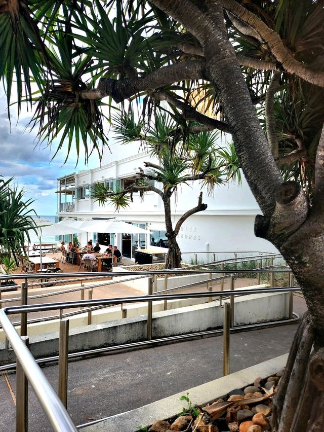 🇦🇺 Stunning beachfront dining area in Gold Coast, Australia