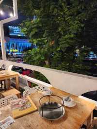 【バンコク】ルーフトップのお洒落なムーカタ屋さん