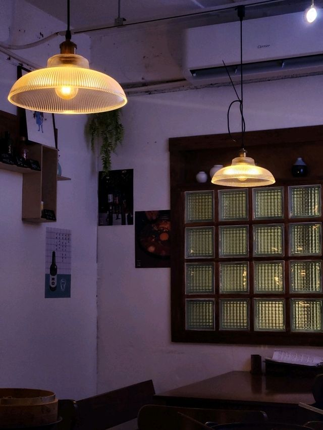 간단하게 술 한잔할 때 분위기까지 챙기는 영도 모퉁이식당