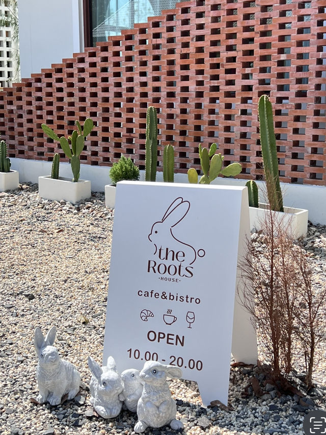 Hidden by the River: Authentic Thai Food That Hits All the Right Notes!