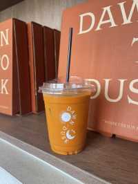 Dawn to Dusk 🌸💦 คาเฟ่ร้านอาหารธีมสงกรานต์ 🌼