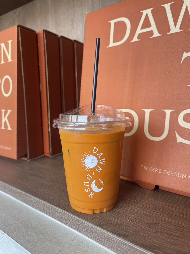 Dawn to Dusk 🌸💦 คาเฟ่ร้านอาหารธีมสงกรานต์ 🌼
