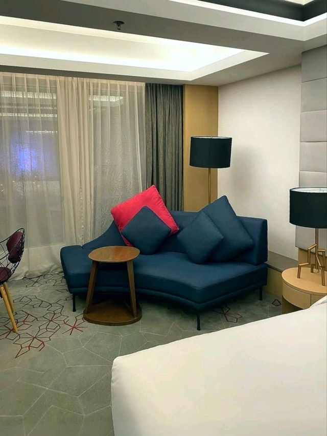 Coastal Chic Vacation, Relaxing in Luxury at Le Méridien KK.  