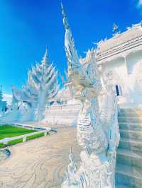 วัดร่องขุ่น (Wat Rong Khun)วัดสีขาวแห่งเดียวของไทย