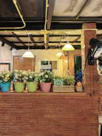 คาเฟ่+ร้านอาหาร สไตล์บ้านสวน ที่ อ.เทพสถิต