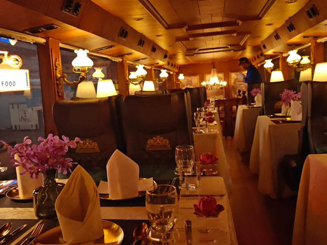  Dining Experience in boat