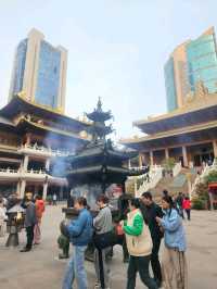 ชมความงดงามพระหยกที่วัดจิ้งอัน