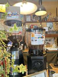คาเฟ่สุดชิคย่านJJ : TRAVELLER The Coffee Shop
