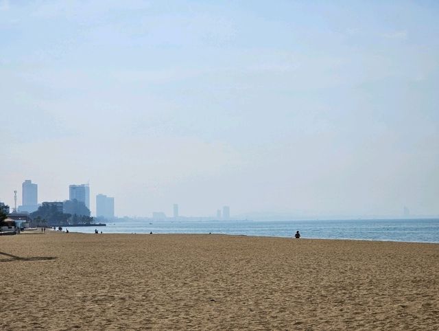 หาดนาจอมเทียน