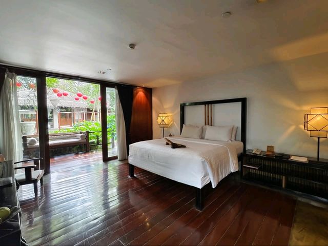 “Tropical Soul in the City: Villa Samaldi’s Secret Garden Retreat”