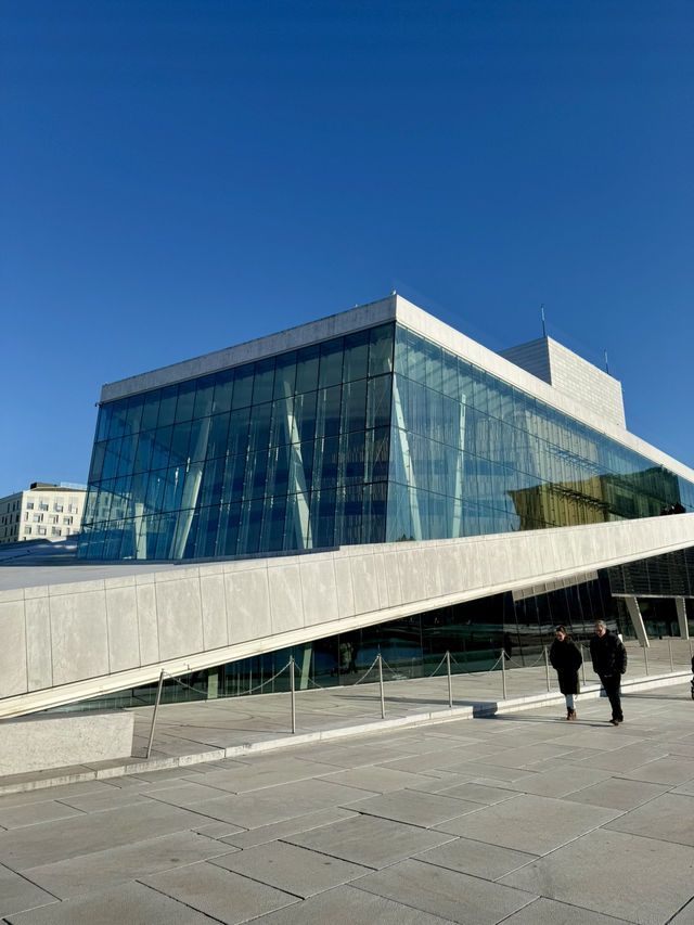 A Chill Day in Oslo – Coffee, Culture & Sunset Strolls