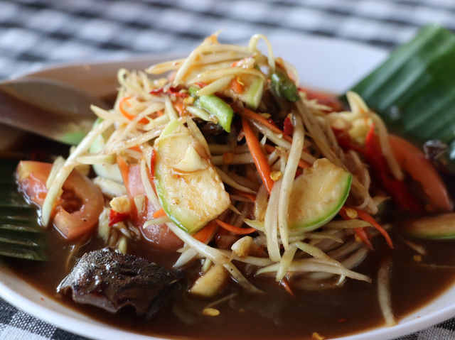 ร้านอาหารริมแก่ง 