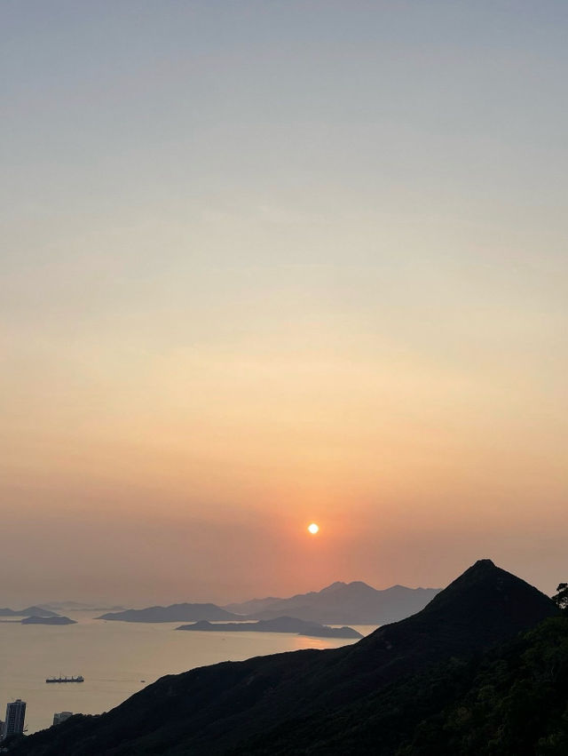 俯瞰浮城繁華——香港太平山頂靚景打卡
