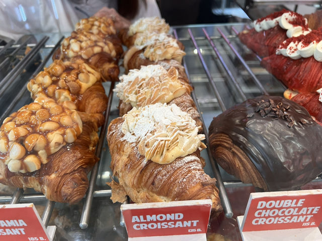 🥐 ร้านเบอเกอรี่ ครัวซองต์อร่อยมาก 