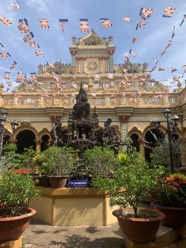 MEKONG DELTA & VINH TRANG PAGODA VIP TOUR