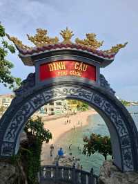 ชมวัดอายุ300ปีกับธรรมชาติ Dinh Cau Temple