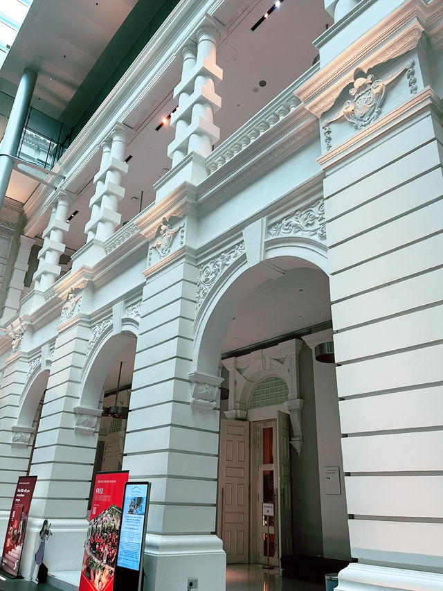 Day 2 Citywalk: Exploring the Iconic Victoria Theatre & Concert Hall 