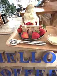 【福岡グルメ】斬新で豪快なスイーツで人気のカフェ🍓