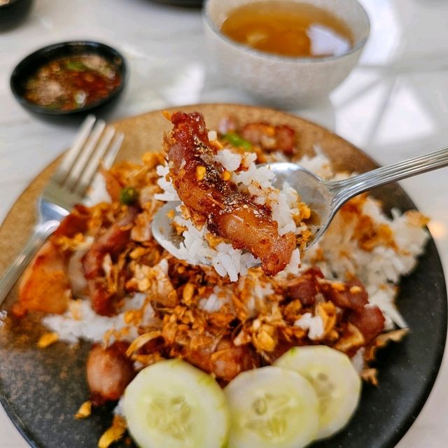 ร้านหมูทอดกระเทียมพิมาน 🥓