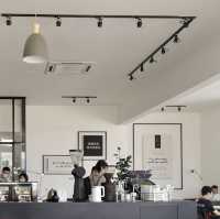 Monochrome Moods & Coffee Conversations