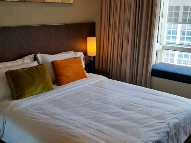 “Clarke Quay Comfort: Stylish Stay with Riverside Ease”