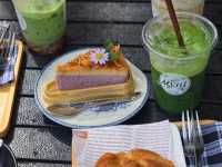 mynt cafe วิวเขาเหมน + ธารน้ำหลายสายไหลผ่าน