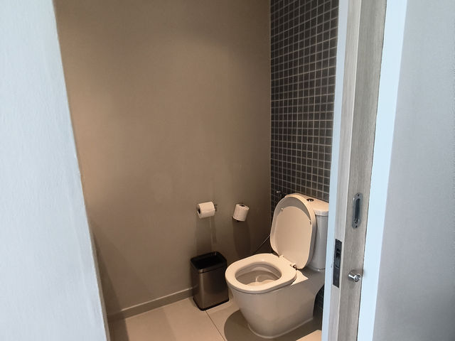 芭達雅｜入住113㎡海景套房太爽了！這間飯店陽台看到美翻天的無敵海景，還有大客廳根本像住進渡假別墅！
