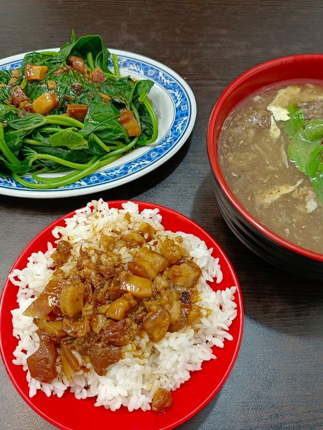 新莊美食，龍安羊肉羹蚵仔煎