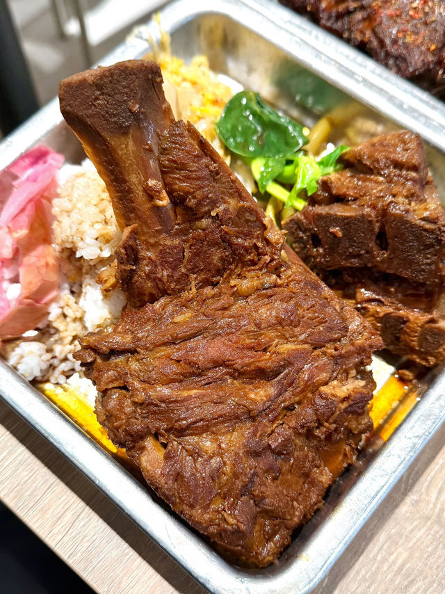 This Dongbei Braised Meat Stall at NEX Serves 400g Pork Sets from $6.90