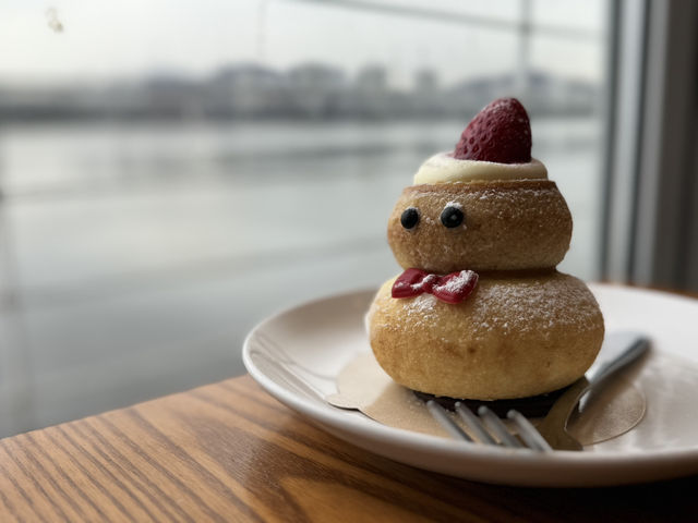 ☕️ A Floating Christmas Coffee: Holiday Magic at Seoul Wave Starbucks