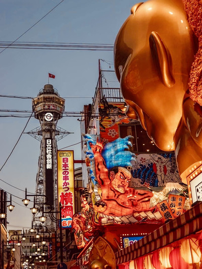 🎡✨ Summer Weekend in Osaka's Shinsekai: Retro Futurism