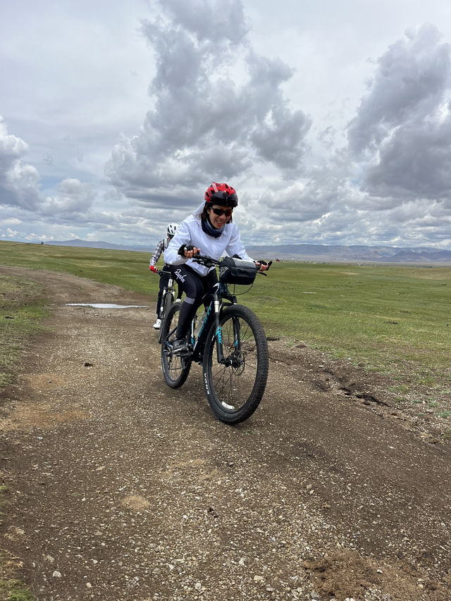 Crazy Cycling in Mongolia 