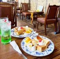 TEA ROOM CAMEL