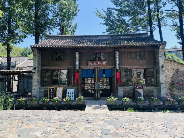 เมืองน้ำกู่เป๋ย (Gubei Water Town, 古北水镇)