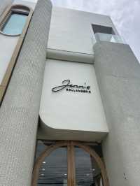 🍞 Jenn’s Boulangerie ลำปาง – มินิมอลคาเฟ่