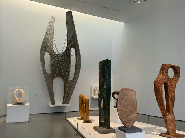 The Hepworth Wakefield: A Modernist Gem in Yorkshire 🇬🇧🖼️