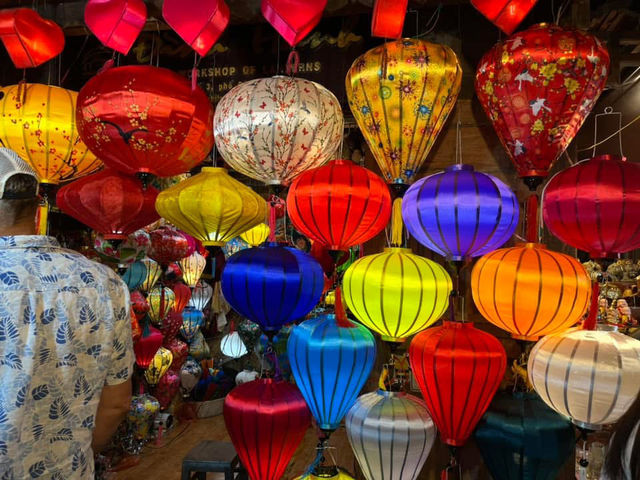 🌸 Wandering Through Hoi An Old Town – Day to Night Magic
