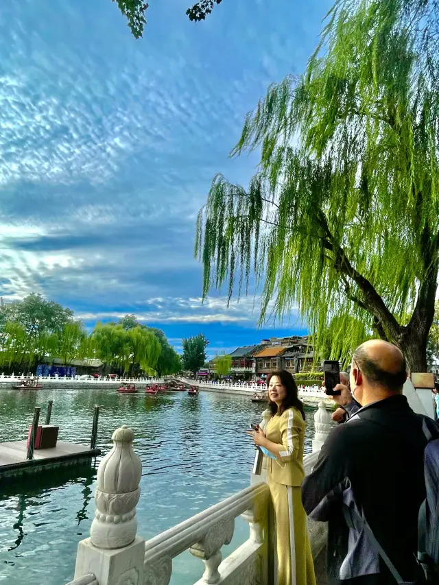 夏季，北京的藍色水彩畫 什剎海湖畔療癒 