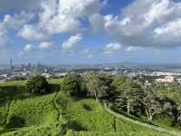 🌋 Maungawhau / Mount Eden｜城市裡的火山之巔 