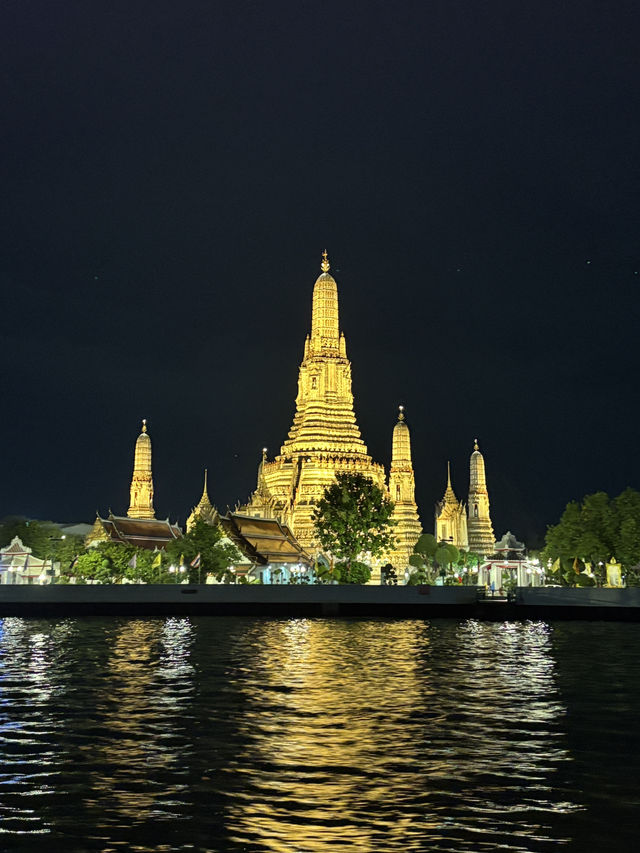 ล่องเรือเจ้าพระยา ดื่มด่ำแสงไฟยามค่ำ