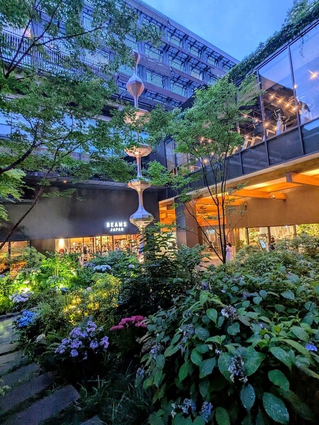 京都 | 新風館，在鬧區中邊逛街邊賞花