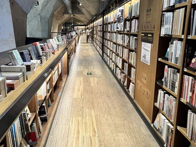 📚【方所 Fangsuo】A Hidden Gem Bookstore in Chengdu You Must Visit!✨