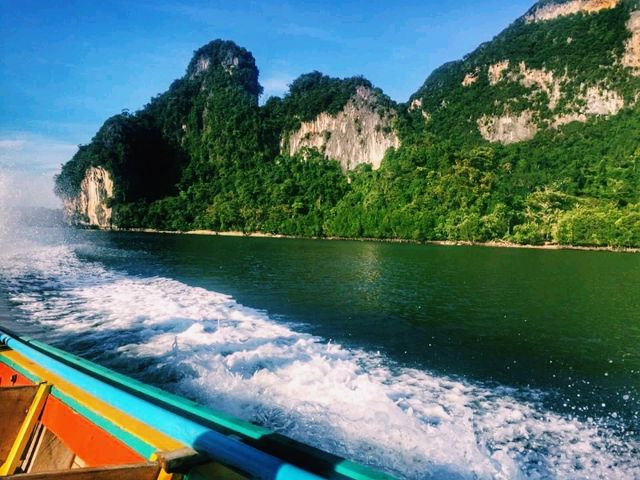 🌴 เกาะปันหยี…หมู่บ้านลอยน้ำกลางทะเลอันดามัน 🌊