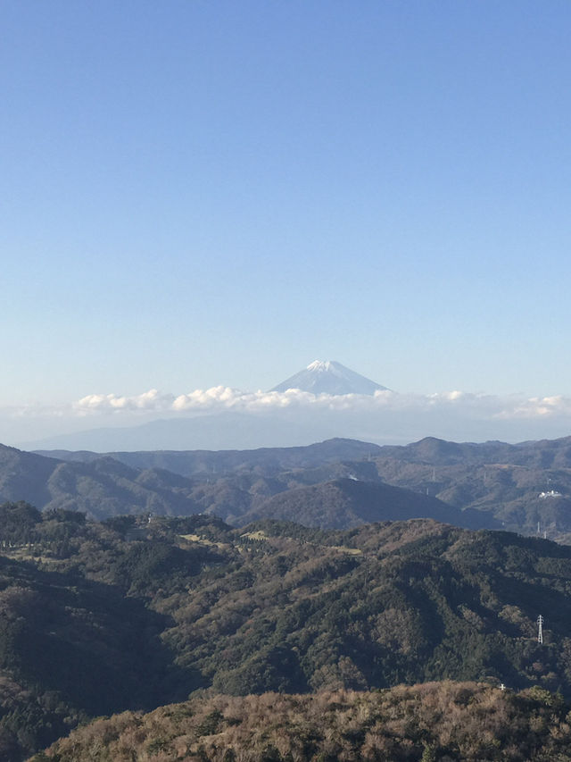 【静岡県　伊東市　富士山を望む大室山リフトとお鉢周り】