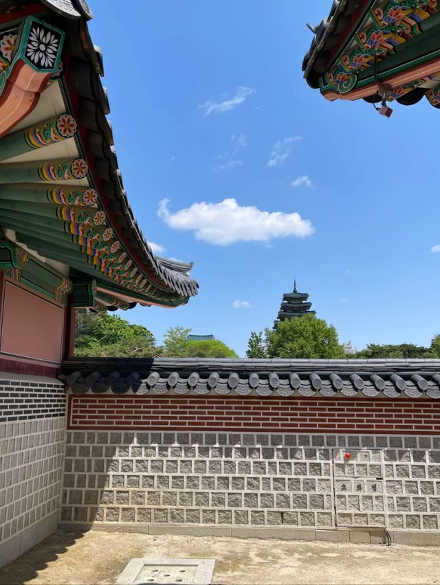Beneath the Eaves of Heaven: Discover Gyeongbokgung