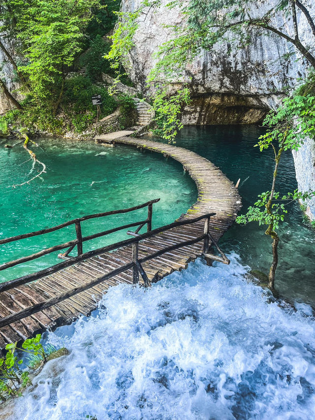 🌿 Waterfall Trails & Emerald Calm: A Boat-Free Day at Plitvice Lakes 