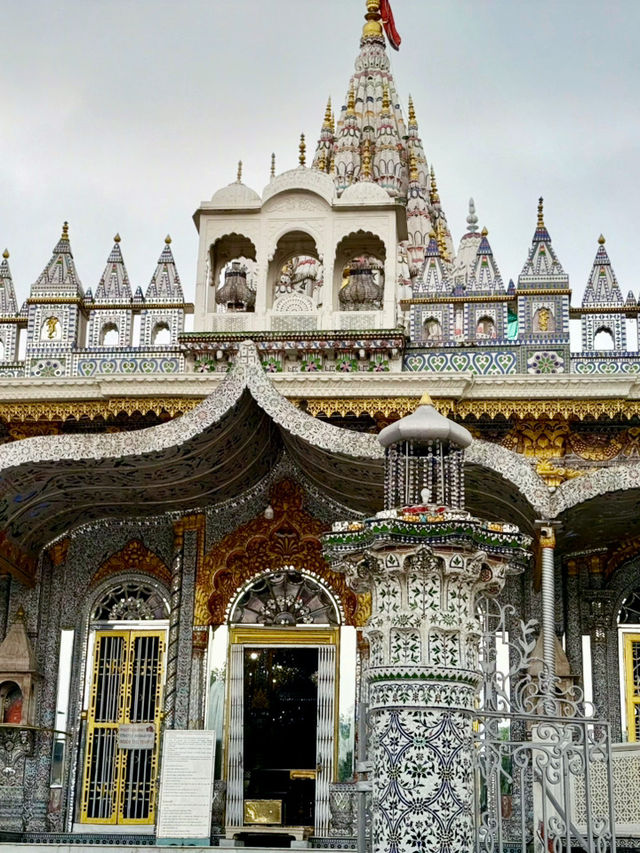【インド・コルカタ パールシュワナート寺院】異文化感じられる静寂のオアシス
