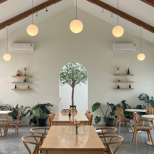 ☁️ 𝐀𝐮𝐭𝐮𝐦𝐧 𝐇𝐚𝐮𝐬 — คาเฟ่มินิมอลอบอุ่น