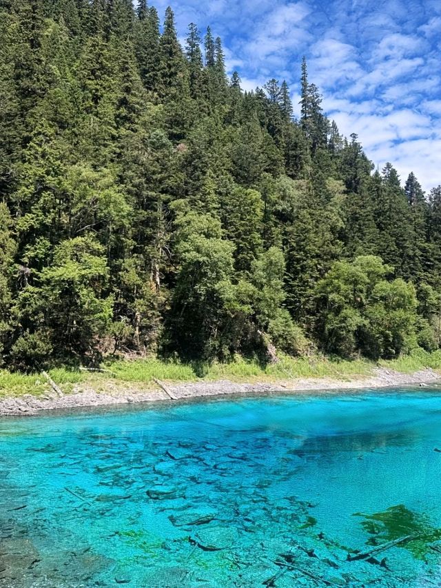 JIUZHAIGOU VALLEY · SICHUAN’S ALPINE FAIRYTALE